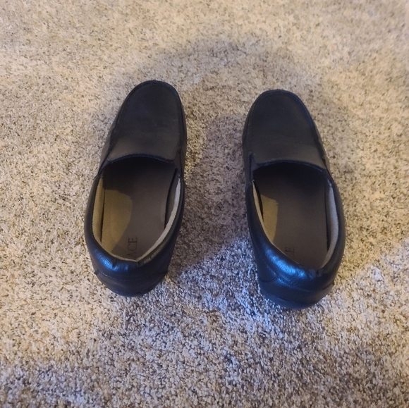 Children's Place brown boys slip on dress shoes - Picture 2 of 7